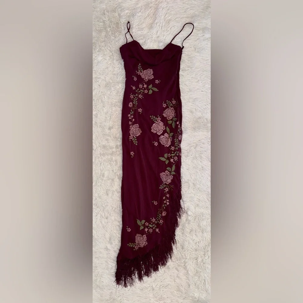 NWOT HOUSE OF CB Eloisa Wine Embroidered Fringe high low Midi Dress sz M - Picture 4 of 8